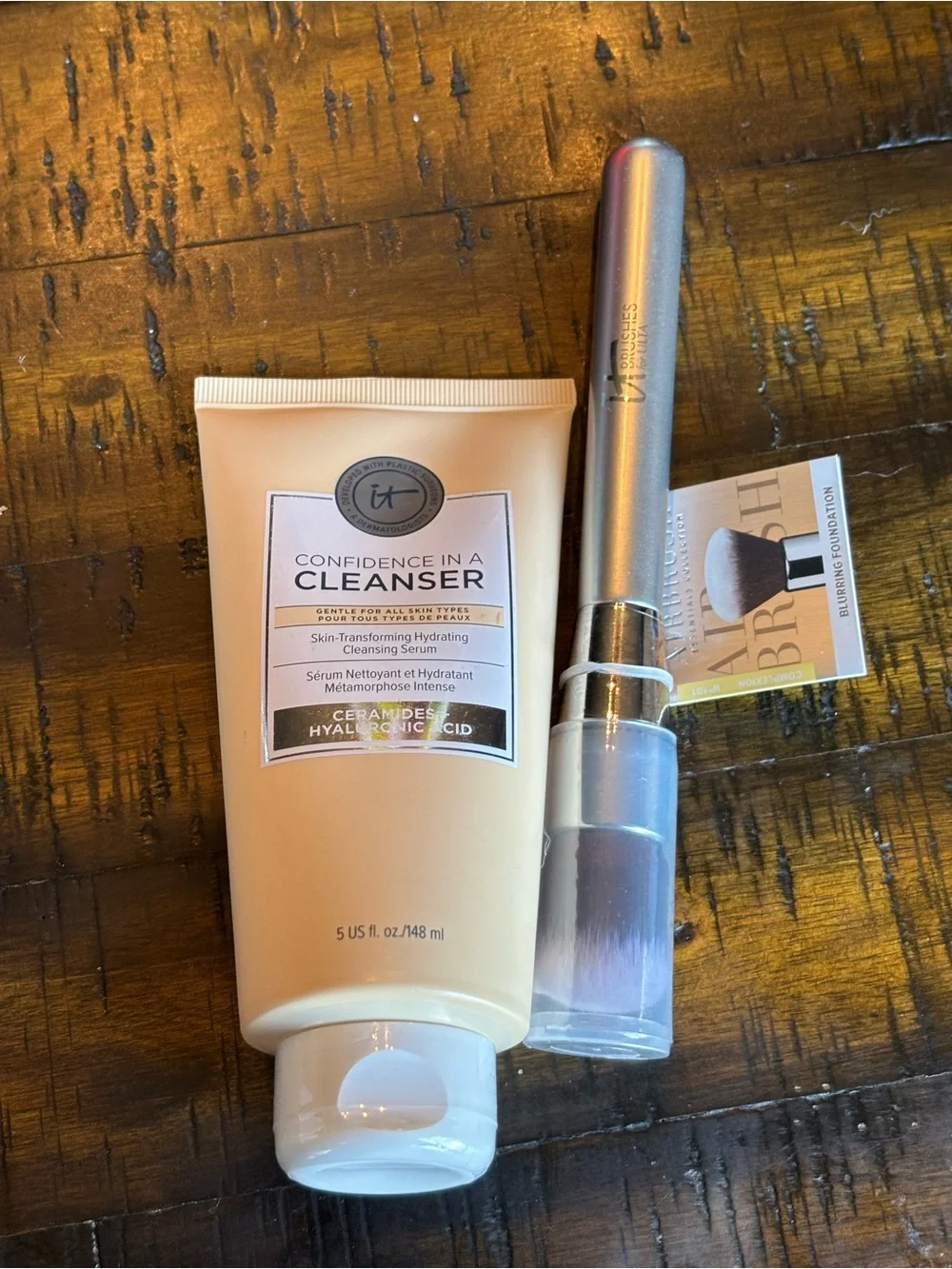 it cosmetics Confidence in a Cleanser Tube in Cream with Silver Makeup Brush